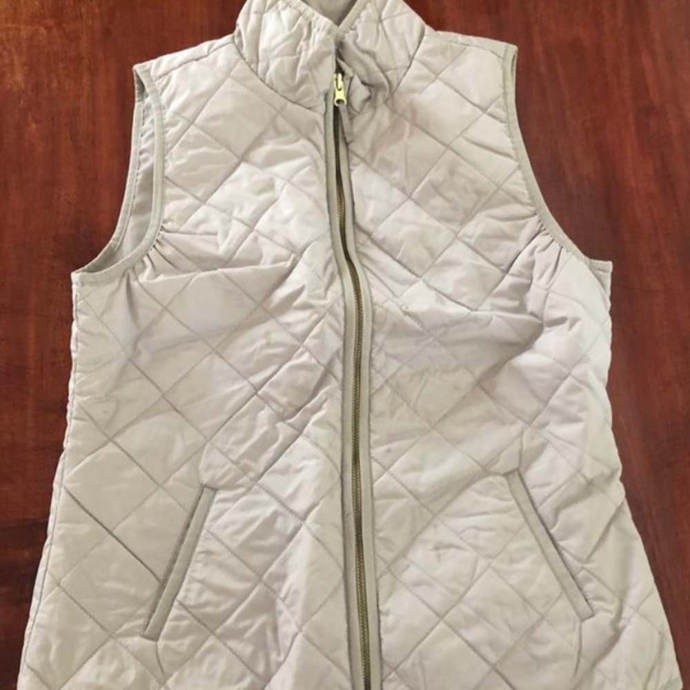 OLD NAVY zip up light weight quilted vest.